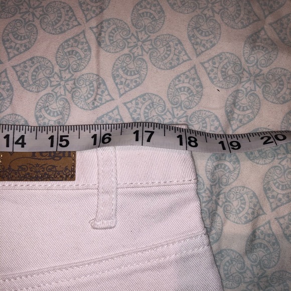 White high waisted shorts with pretty lace detailing - Picture 5 of 5